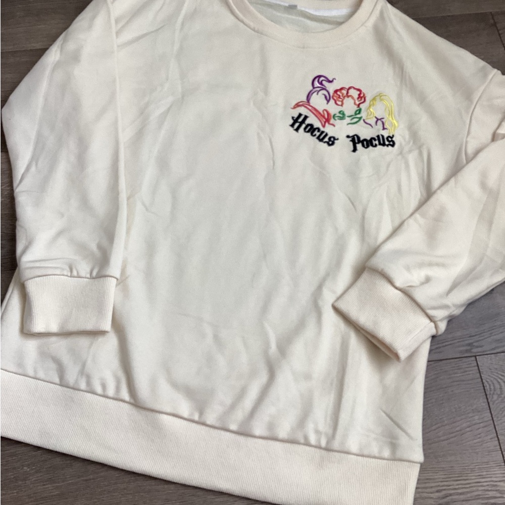 Hocus Pocus Cream Sweatshirt women’s size S new without tags